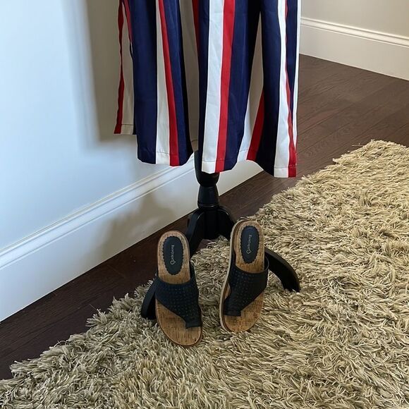 Newtimes Development Ltd. Shirt Style Dress w/belt. Midi. Size Small/Medium - Picture 8 of 11